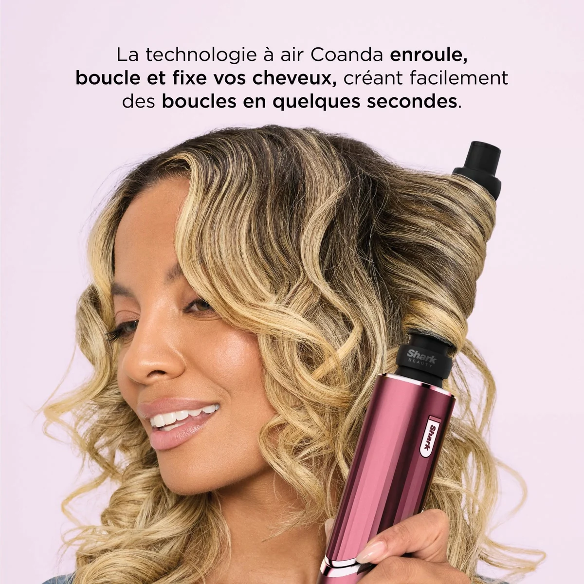 Des boucles faites à l’air avec le Shark FlexStyle
